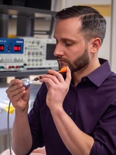 Mark Rentschler holding Endoculus device